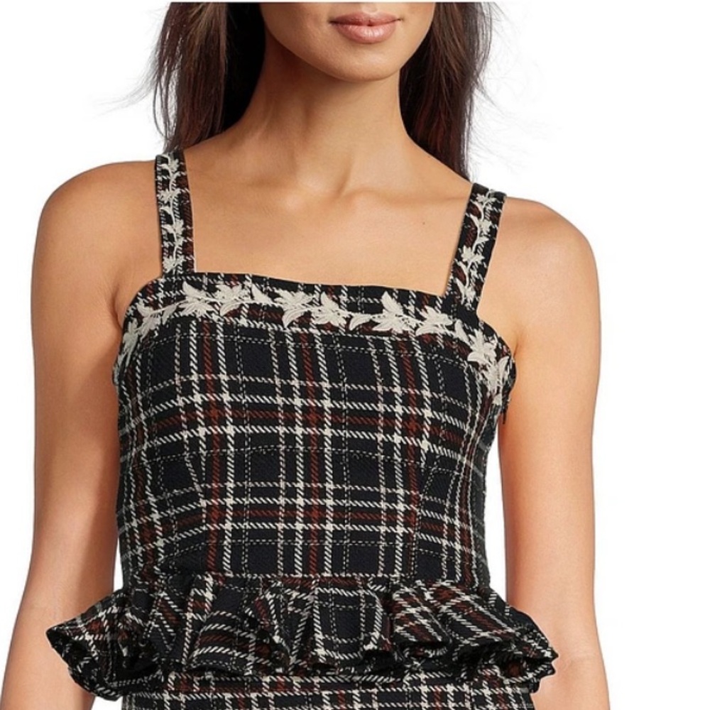 Fanm Mon
Tweed Floral Embroidered Square Neckline Tank Peplum Coordinating Top